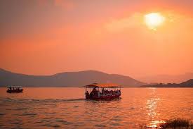 Udaipur Ghat Walking Tour with Free Boat Ride